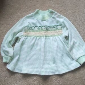 Vintage 70s/80s baby girl smocked green shirt